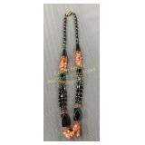 Coral & black bead necklace, Collier de corail et