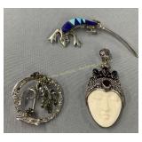 (3) Sterling silver brooches, Broches en argent