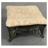 Metal upholstered foot bench, Pouf en métal