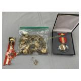 Medals and buttons, Mï¿½dailles et boutons