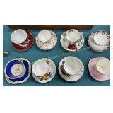 (8) Assorted cups & saucers, Assortiment de