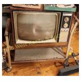(5) Vintage TV