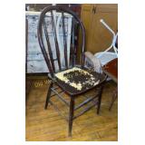 Antique Chair (U)