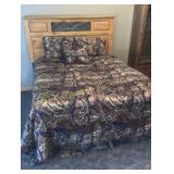 Queen Bed & Bedding - Very Nice & Clean!