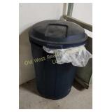 Trashcan w/Lid