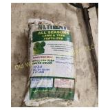 (4) Bags Lawn & Tree Fertilizer