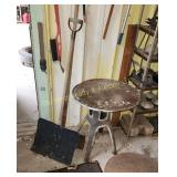 Snow Shovel & Table (G)