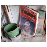 Christmas Items & Buckets (G)