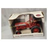 International Cub Tractor 1:16 (#271)
