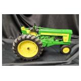 John Deere 720 Tractor 1:16