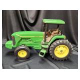 John Deere 8200 Tractor 1:16