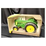 1956 John Deere 820 Diesel Tractor 1:16