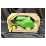 1953 John Deere 60 Tractor 1:16