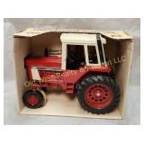 International 1586 Tractor 1:16 (#406)
