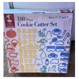 100 Piece Cookie Cutter Set (C)
