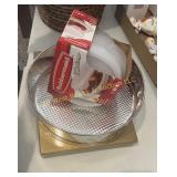 Cake Pan & Storage Containers (FR)