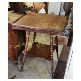 Antique Table w/Claw Feet (G)