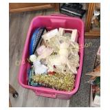 Tub of Miscellaneous Decor (LR)