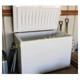 Gibson Chest Freezer - Clean & Works (MG)