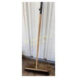 Shop Broom (MG)