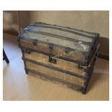 Antique Trunk - Loose Lid (BS)
