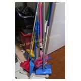 Mops & Brooms (WR)