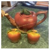 Apple Pitcher & Salt & Pepper (K)