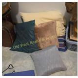 Pillows (E)