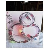 Tienshan Fine China - Deck the Halls