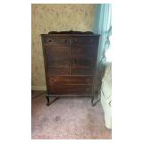 Gentlemanï¿½s Chest36x19x53