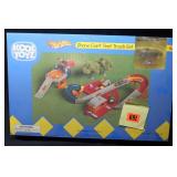Hot Wheels Kool Toyz Show Cart Test Track Set