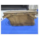 Vinatge Picnic Basket