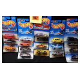 18 Hot Wheels: London Taxi, Ford Transit Wrecker,