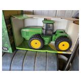 Ertl John Deere 8870 1/16th Scale Tractor