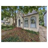 712 W Riverside