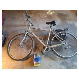 Giant Mountain Bike- Comes with Extra Tire Tube