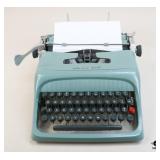 Vintage Underwood-Olivette Typewriter Vintage Underwood-Olivette Typewriter