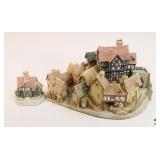 David Winter Cottages Collectible Figurines / 2 pc