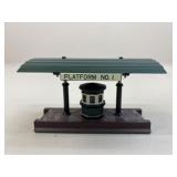 Dept 56 ' Victoria Station Train Platform'