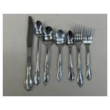 Oneida Ltd. Deluxe Flatware