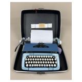 Smith-Corona Type Writer w/ Case