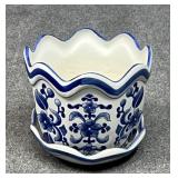 Planter w / Saucer