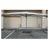 Large Patio Umbrella w / Weighted Base