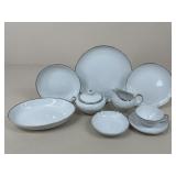 Harmony House 'Moderne' China Set