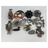 Brooches / 14 pc