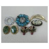 Brooches / 8 pc