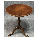 Thomasville Furniture Pedestal Side Table