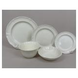 Wedgwood Queenï¿½s Plain Bowls & Plates / 29 pc