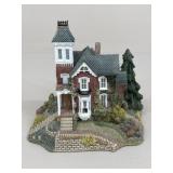 Lilliput Lane "Winnieï¿½s Place" Figure