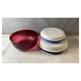 Tupperware serving set one red Tupperware mixing